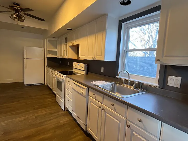 485 S Walnut St — Photo 5