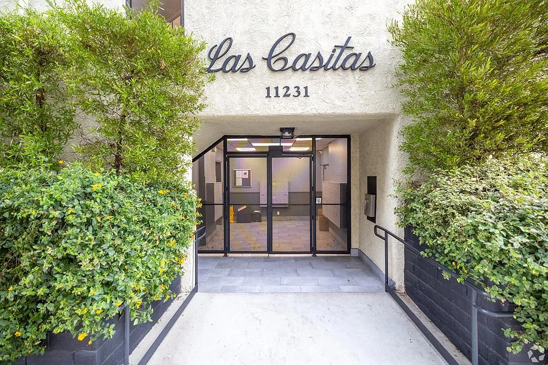 Las Casitas Apartments — Photo 2