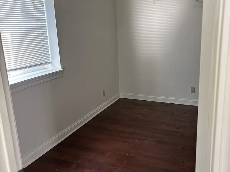713 1/2 10th Ave #713-1/2 — Photo 5
