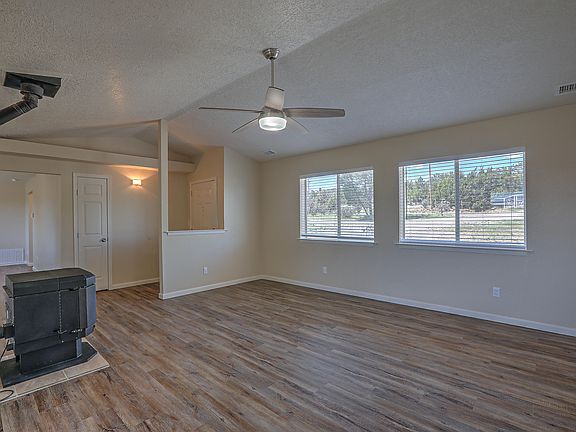 5th image of 10 Community Rd