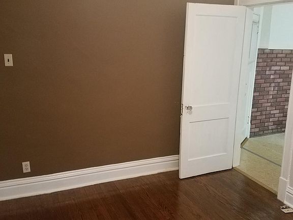3rd image of 4963 Lindenwood Ave #1