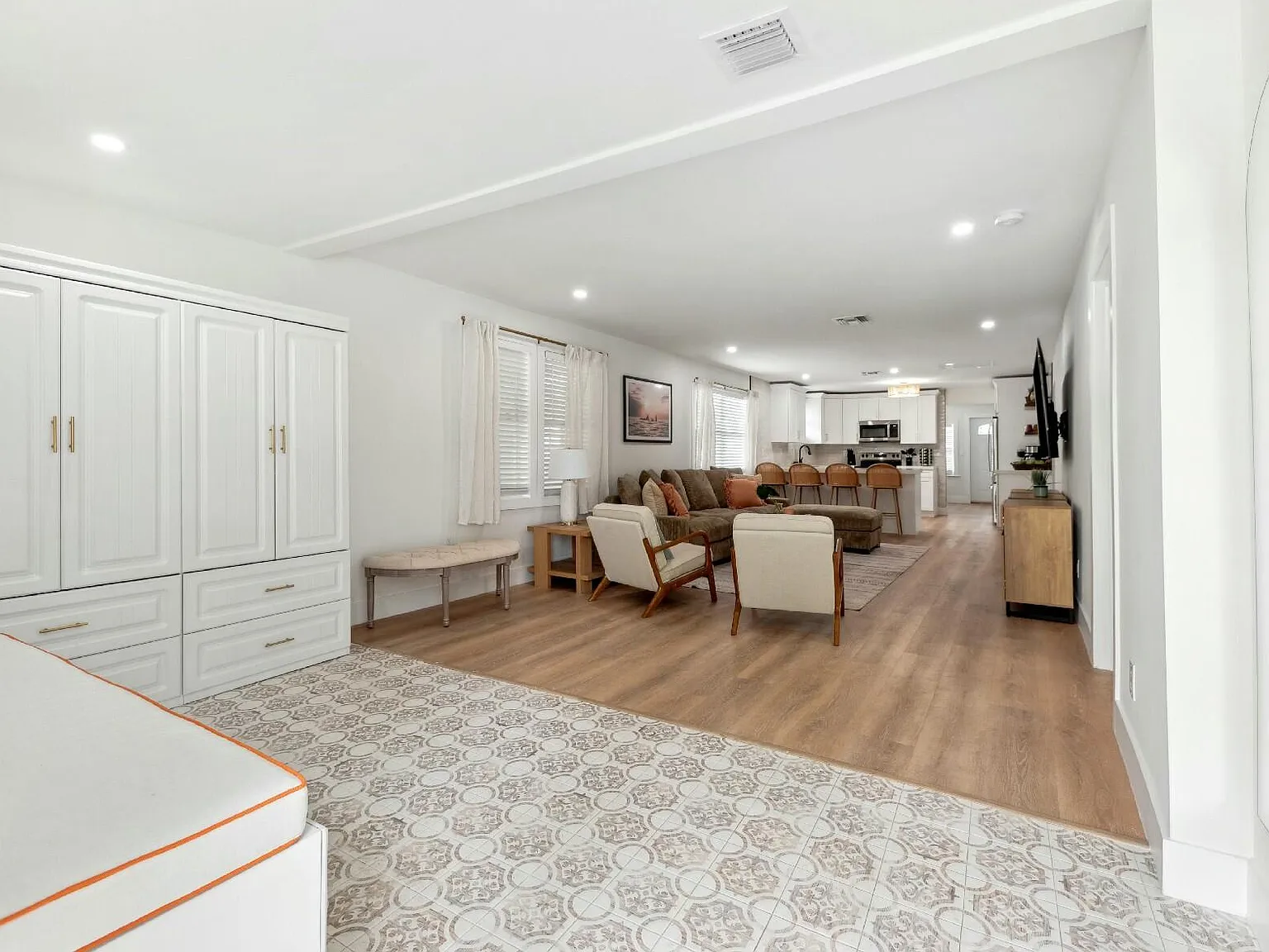 5 bed, 4.0 bath, 2781 sqft, $12,000 — Photo 2