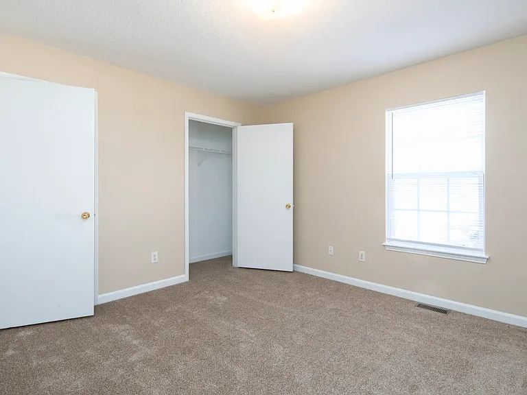 Cottonwood Apartments — Photo 14