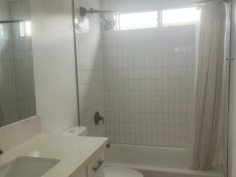 782 2oth St #4 — Photo 4