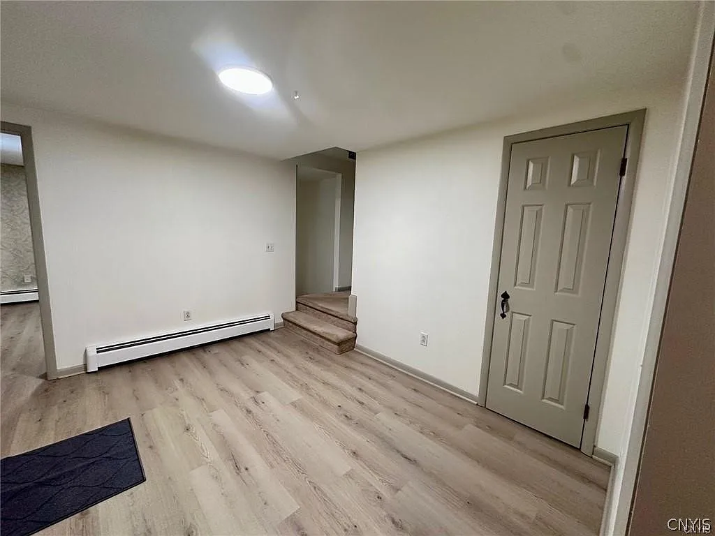 3 bed, 2.0 bath, 6404 sqft, $1,950 — Photo 4