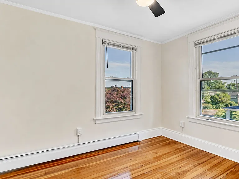 117 Highland Ave — Photo 9