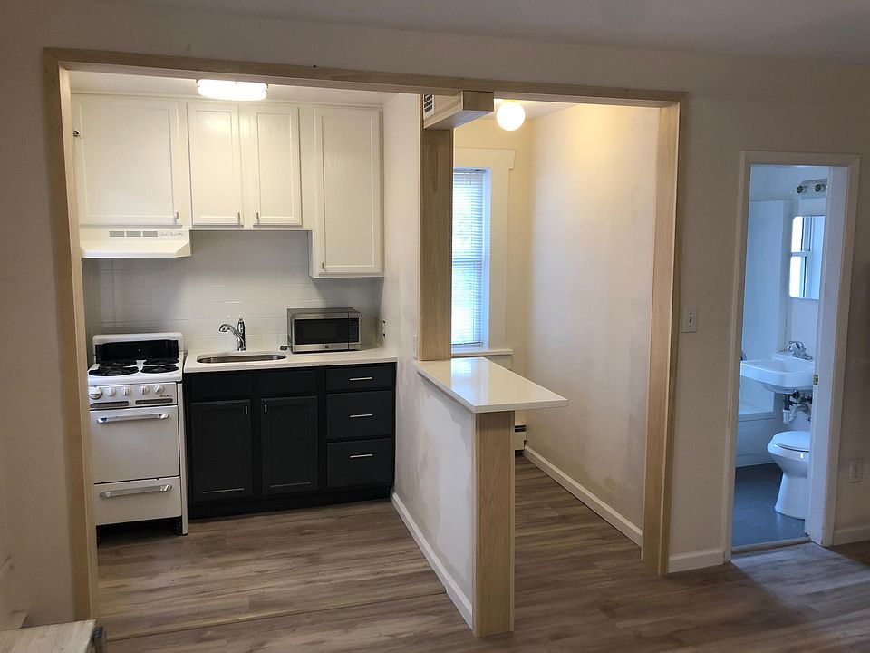 1st image of 1750 N Pearl St APT 4