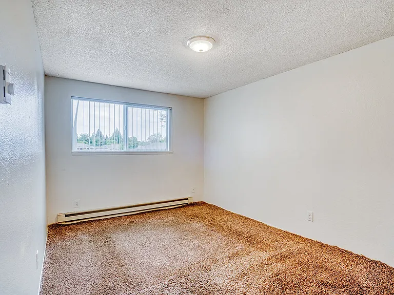 Stafford Court Apartments — Photo 12