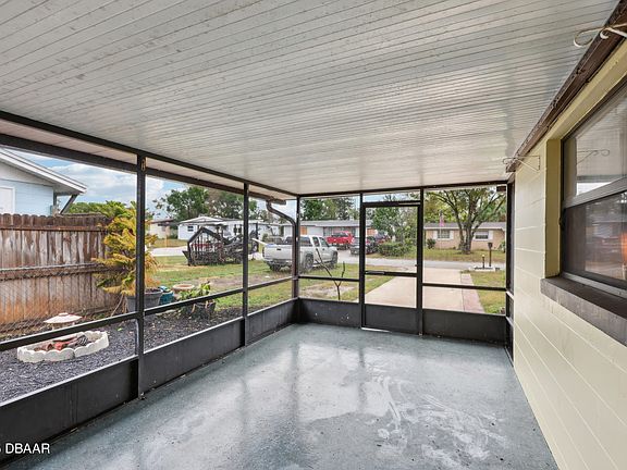 3rd image of 1540 Primrose Ln