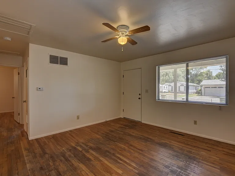 806 Campbell St — Photo 4