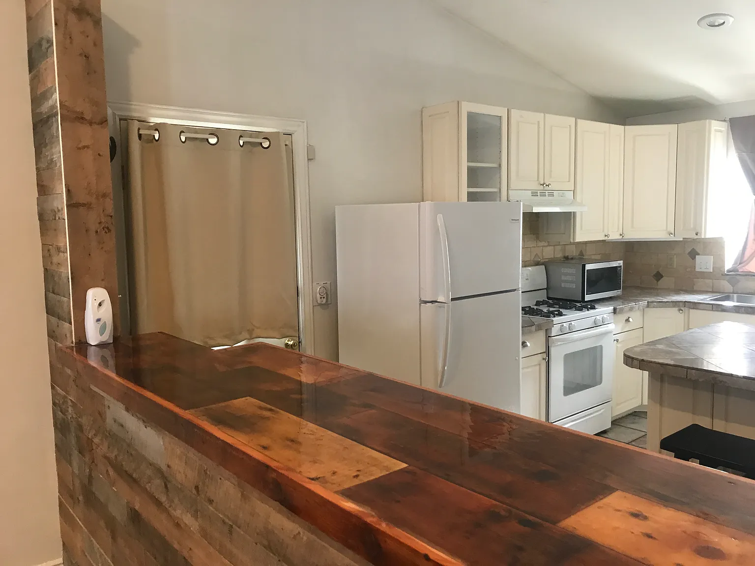 3 bed, 1120 sqft, $3,100 — Photo 4