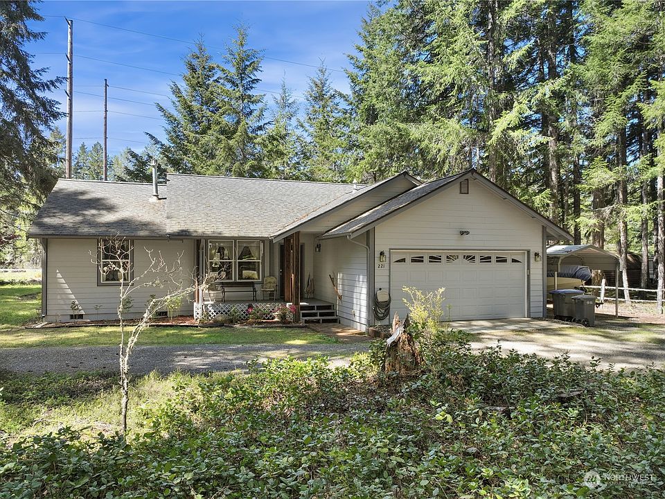 1st image of 221 N Chinook Drive N