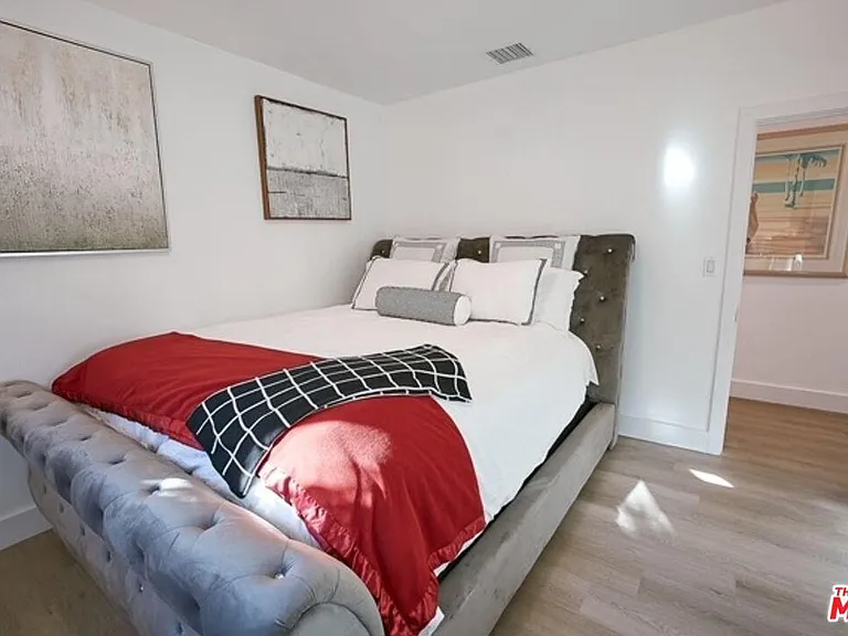 1040 N Crescent Heights Blvd — Photo 15