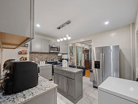 3rd image of 1224 Shakespeare Ave