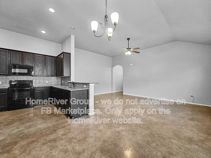 3 bed, 2.0 bath, 1370 sqft, $1,545 — Photo 3