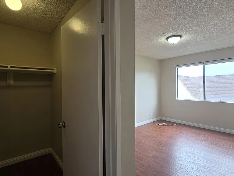 209 W Grand Ave #4 — Photo 9