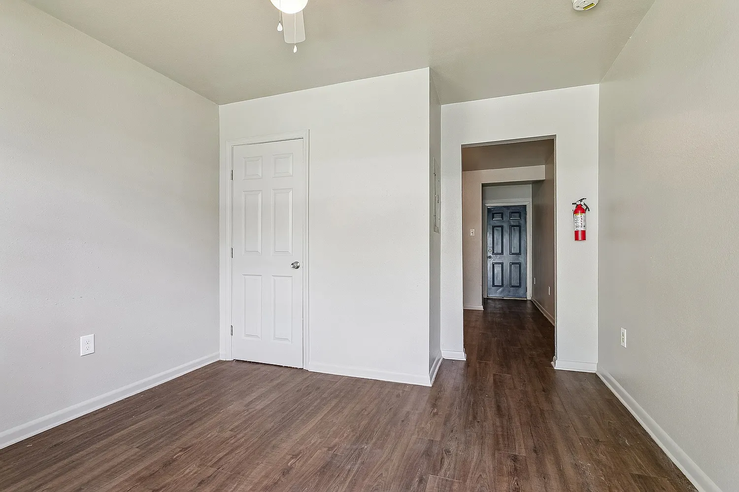 Studio, 350 sqft, $975 — Photo 4