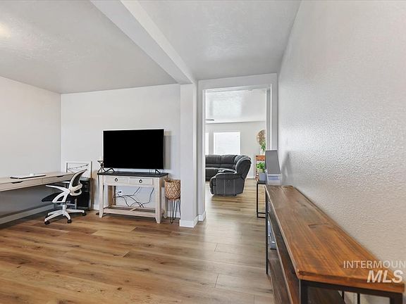 3rd image of 2687 W Crenshaw St
