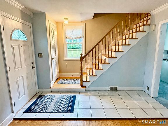 3rd image of 5 Knollwood Terrace East