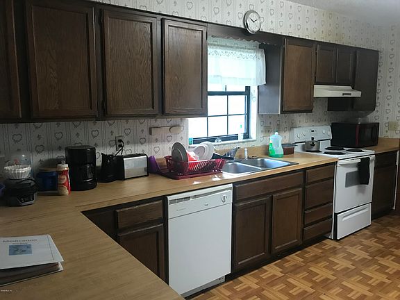 3rd image of 5125 NE 22nd Ter