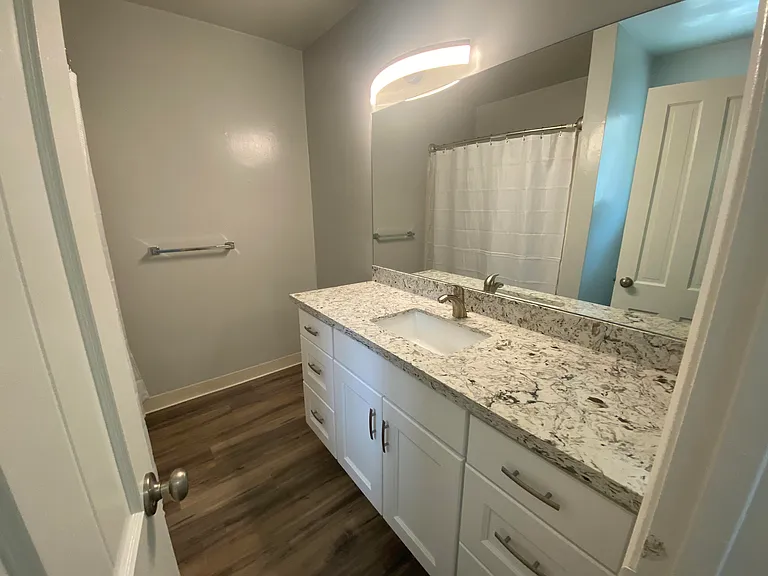 20336 Cohasset St #8 — Photo 9