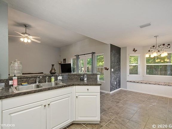 3rd image of 11019 NW 60th Ter