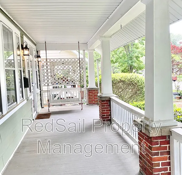 53 Shenandoah Rd — Photo 2