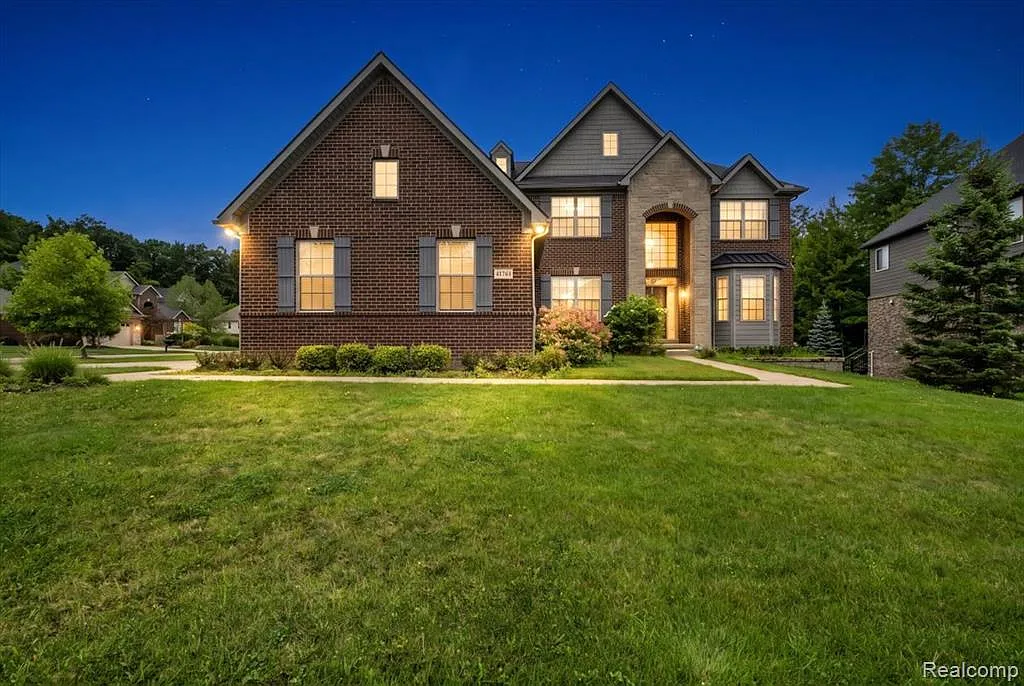 4 bed, 2.5 bath, 3064 sqft, $4,200 — Photo 1
