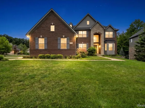 41761 Steinbeck Gln, Novi, MI 48377