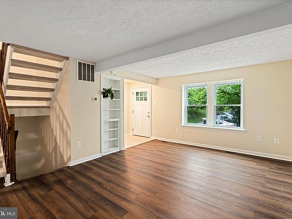 5th image of 3228 Split Oak Ct