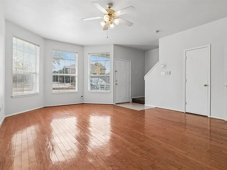 3805 Brandon Park Dr — Photo 2
