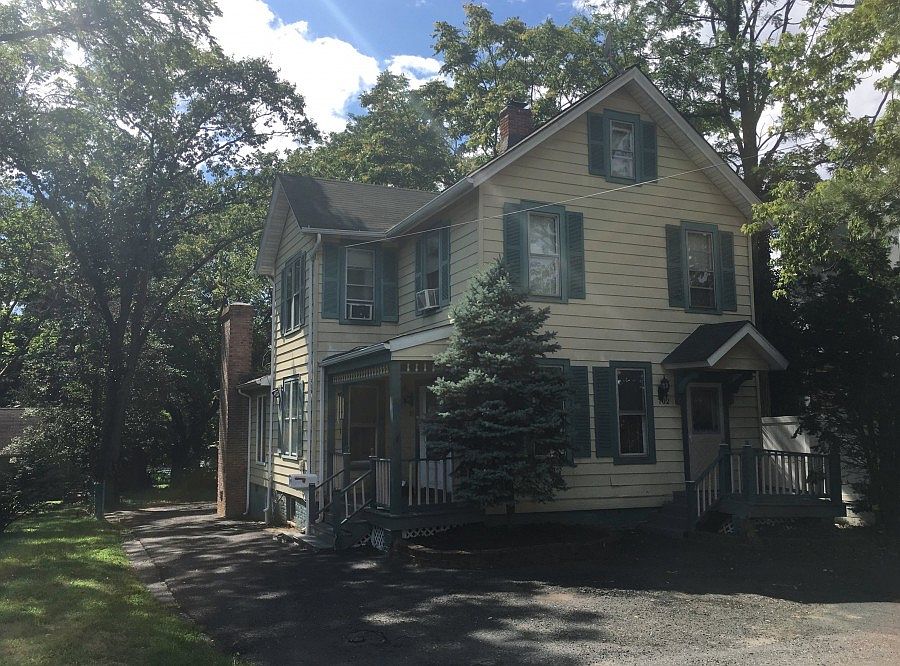 2nd image of 702 Holmdel Rd