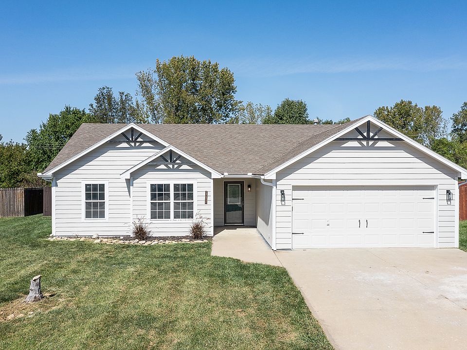 1st image of 2711 E Hickory Ct