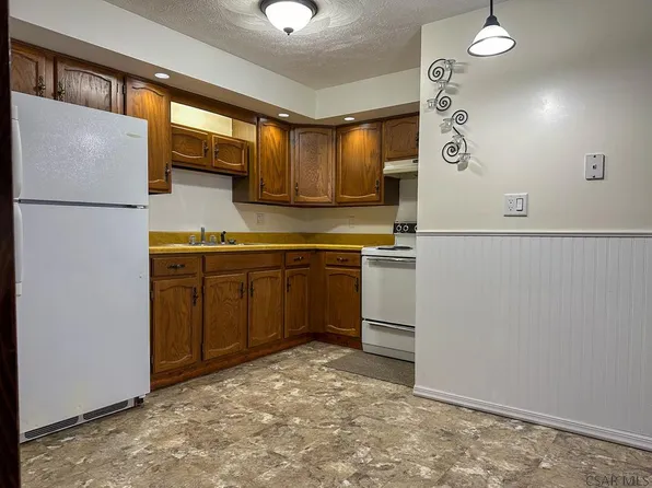2008 Forest Hills Dr, Elton, PA