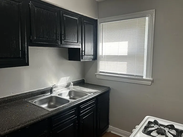 44th Street Apts. — Photo 12