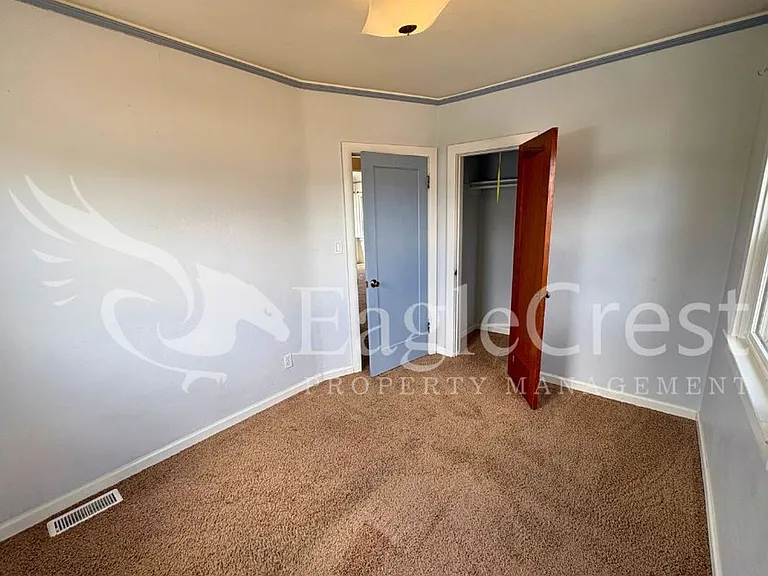 1001 W Chestnut St — Photo 25