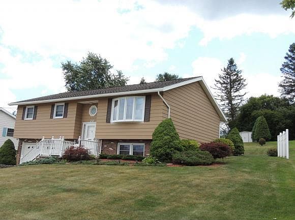 1st image of 20 Crescent Dr