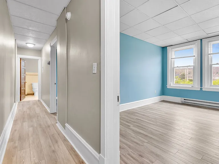 540 Seneca St — Photo 13