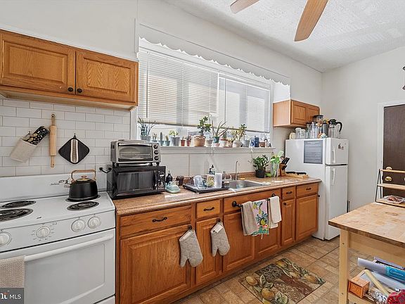 4th image of 2842 Cedar St Floor 2
