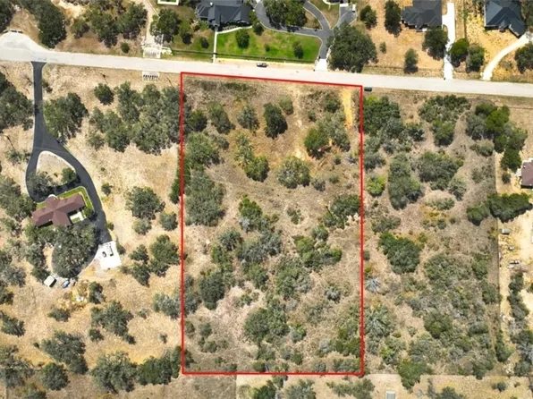 205 Trophy Ln, Poteet, TX 78065