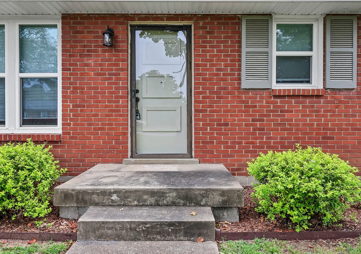 143 N Meadow Ready Now! — Photo 2