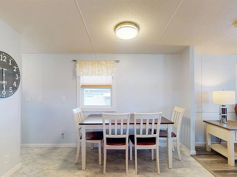 10728 Poplar St NE — Photo 11