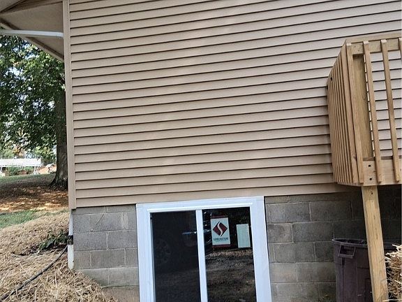 3rd image of 380 Rhonda Dr