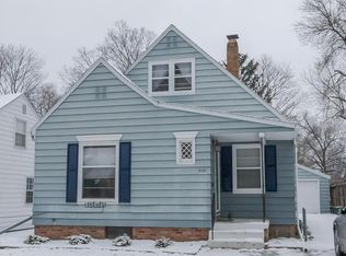 2132 E Ave NE, Cedar Rapids, IA 52402