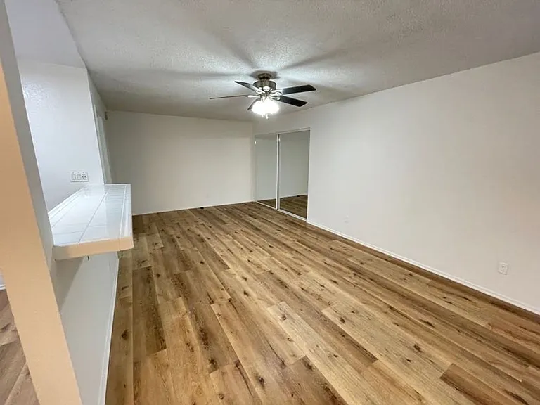 5708 Tujunga Ave — Photo 15
