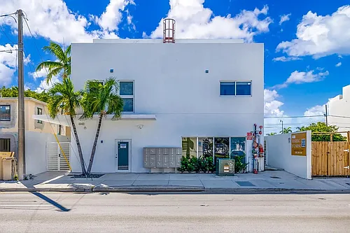 542 SW 7th St #104 Photo 1