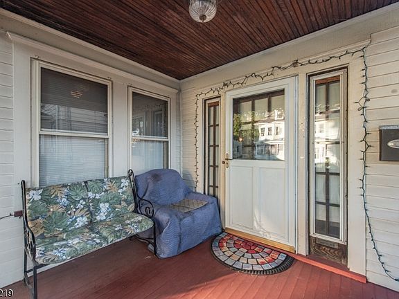 3rd image of 1538 Munn Ave