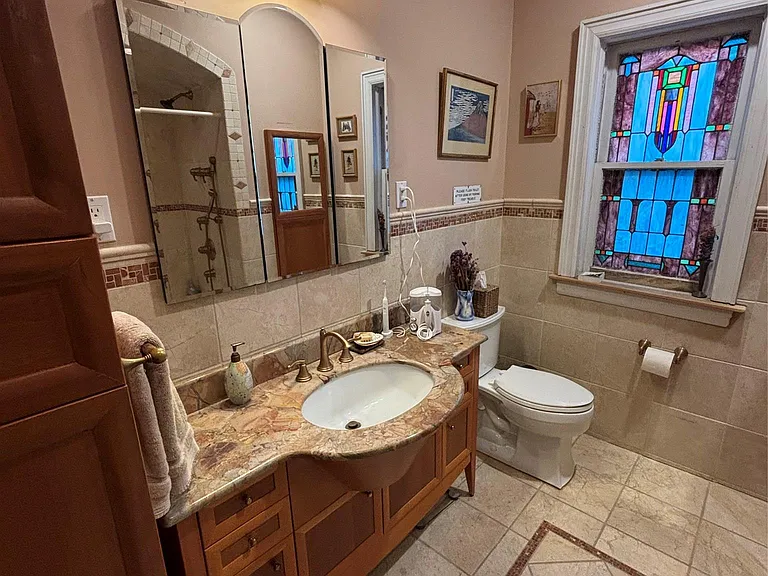 329 E Chester St — Photo 15