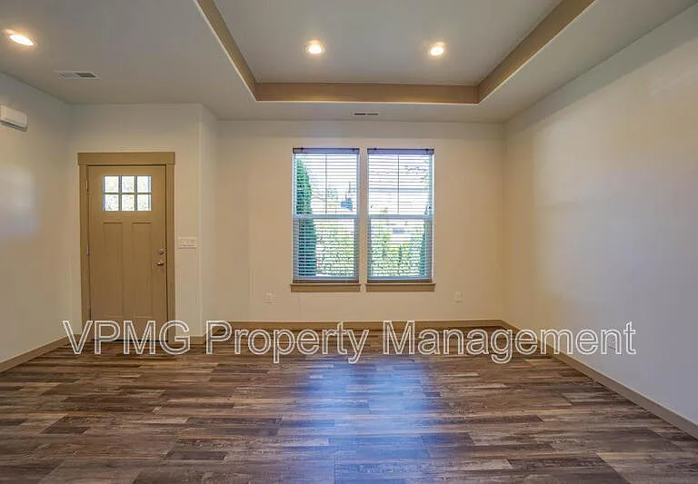 13801 NE 33rd Cir — Photo 8