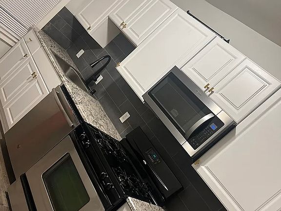 2nd image of 2432 W Auer Ave